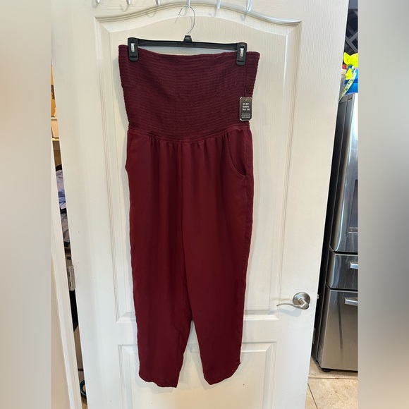 express women’s burgundy strapless smocked jumpsuit size XL new w tags - Picture 1 of 7